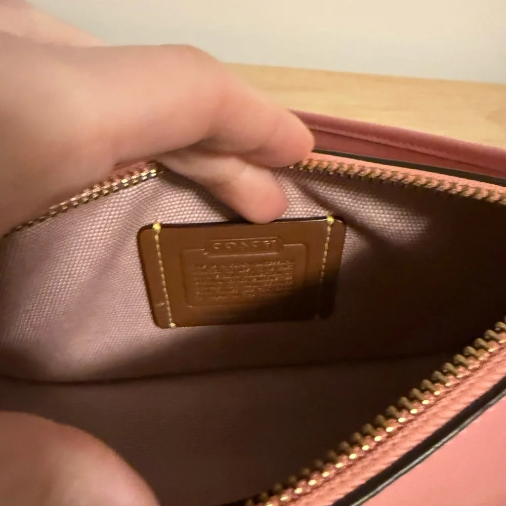 Candy Pink Coach swinger bag 20 - Picture 7 of 8